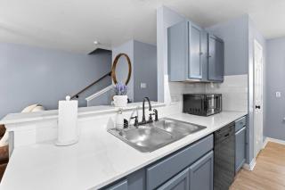 Luxury farmhouse - 10 min from DT - sleeps 10 - Austin - 6