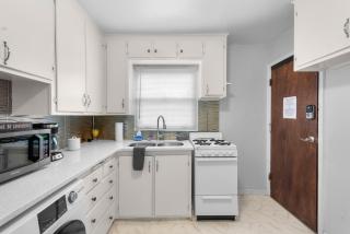 Top-Floor 1BR Apartment in Omaha - Omaha - 6