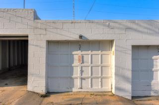 Top-Floor 1BR Apartment in Omaha - Omaha - 2