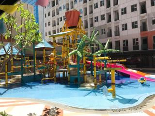 Cozy and Warm Studio Transpark Juanda Bekasi Timur Apartment By Travelio - Bekasi - 0