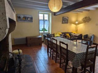Gîte cosy avec 3 chambres, cour privée, baby-foot et internet, équipements bébé inclus, animaux permis - FR-1-653-154 - Jauldes - 2