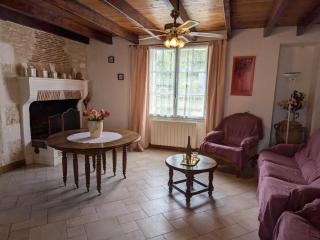 Gîte rénové 19ème siècle, 3 chambres, jardin privé, cheminée, internet, jeux, vélos adultes, parking - FR-1-653-26 - - 7