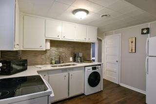 Comfy 1BR King Near Omaha Hotspots - Omaha - 8