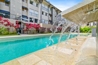 Pool view two-bedroom apartment 10 min from city - East Trinity - 8