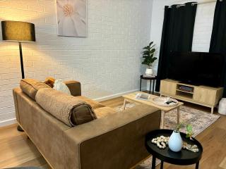 Neat 2 bedroom Apartment, with free parking - South Hedland - 5