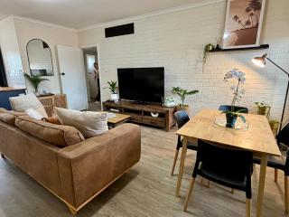Stylish 3 Bedroom Apartment - South Hedland - South Hedland - 6