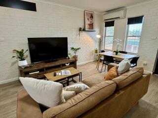 Stylish 3 Bedroom Apartment - South Hedland - South Hedland - 0