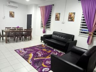 Sweet Purple Homestay Gambang Jaya - Gambang - 0