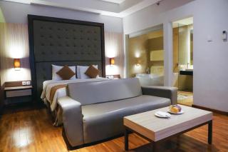 Crystal Lotus Hotel Yogyakarta - 2