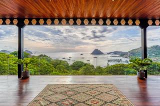 Paradise Garage Komodo Villa - Labuan Bajo - 0