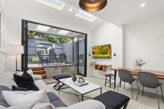 Charming 3-bed Cottage with a Courtyard - Sídney - 2