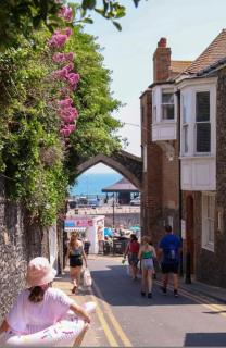 One bed modern detached holiday home - off street parking - 6