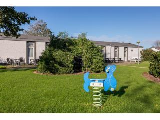 Family house on a small park with a large playing field - Serooskerke - 4