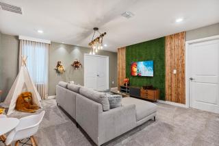 New Home 9 Bedrooms and 5 Bathrooms At Storey Lake - 7