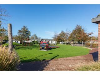 Family house on a small park with a large playing field - 1