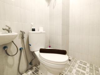Classic Studio (No Kitchen) with City View at Lodge Paskal Apartment By Travelio - Bandung - 5