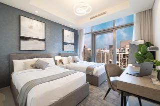 Paramount Midtown I Sky High Luxury 2BR Apartment with Burj Khalifa View & Highest Infinity Pool I Down Town Dubai - Dubai - 2