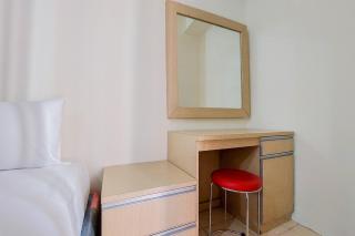 Homey and Tidy Studio Serpong Greenview Apartment By Travelio - Tangerang - 8