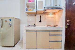 Homey and Tidy Studio Serpong Greenview Apartment By Travelio - Tangerang - 1