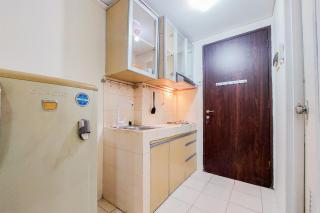 Homey and Tidy Studio Serpong Greenview Apartment By Travelio - Tangerang - 7