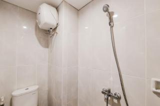 Great Deal and Cozy Stay Studio Room Serpong Garden Apartment By Travelio - Tangerang - 1
