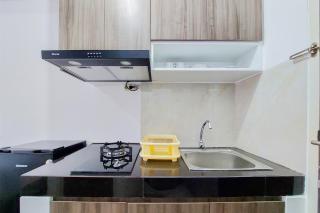 Great Deal and Cozy Stay Studio Room Serpong Garden Apartment By Travelio - Tangerang - 4