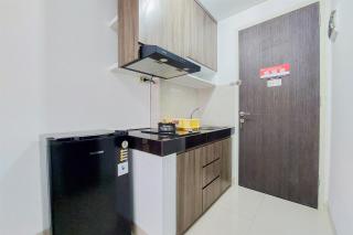Great Deal and Cozy Stay Studio Room Serpong Garden Apartment By Travelio - Tangerang - 3