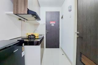 Great Deal and Cozy Stay Studio Room Serpong Garden Apartment By Travelio - Tangerang - 5