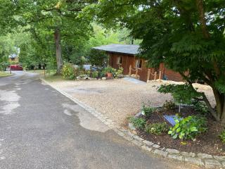 3 Bedroom Lodge Hotub pool in Horsley Surrey UK - 4