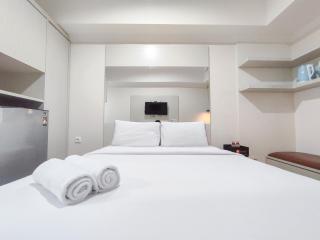 Warm and Cozy Style Studio Room at Paltrow City Apartment By Travelio - Semarang - 6