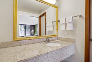 Days Inn by Wyndham Bradenton - Near the Gulf - Bradenton - 3