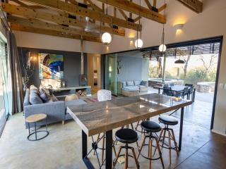 Lavish villa in Hoedspruit with hot tub - Hoedspruit - 9