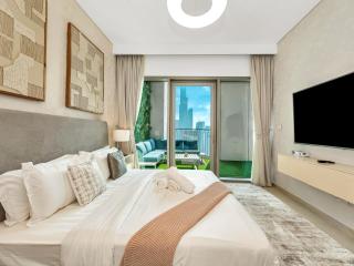 Chic 4 Bedroom Apartment I Burj Khalifa & Fountain Views I Direct Access to Dubai Mall I Free Gym, Pool, Parking Wi-Fi and PS5 I by Skyline Serenity - Dubai - 8