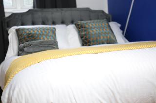 3BR Luxury Stay Near Billing Aquadrome - Elegant 3-Bedrooms One-and-Half Bathrooms Home - Sleeps 8 - Free Parking and Complimentary Access to Billing Aquadrome Holiday Village - Northampton - 8