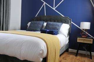 3BR Luxury Stay Near Billing Aquadrome - Elegant 3-Bedrooms One-and-Half Bathrooms Home - Sleeps 8 - Free Parking and Complimentary Access to Billing Aquadrome Holiday Village - Northampton - 0