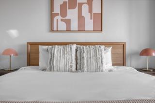 River North 1br w gym pool roof nr Riverwalk CHI-818 - 2