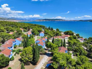 Apartments Medena in Seget Donji, Trogir with pools - Trogir - 6
