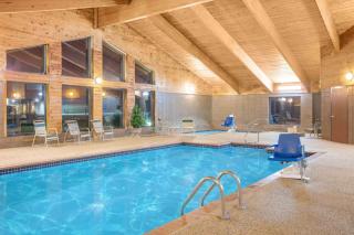 AmericInn by Wyndham Clear Lake - Clear Lake - 7