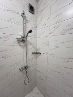 Santorini modern and cosy Apt near UNSS and NSA w WiFi - 1