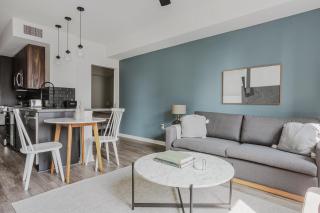 Blueground Long Beach pool courtyard nr shops LAX-1259 - 8