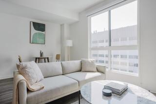 Blueground Long Beach pool gym near bars LAX-1260 - 0