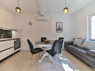 Apartment in Trogir near Sea - Trogir - 1