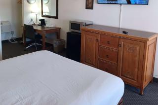 Howard Johnson by Wyndham Springerville - 1