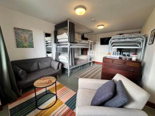 Lands End Hostel and B&B - 6