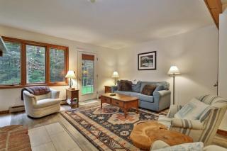 93 Glazebrook Rd, Unit E2 - Ski Condo - Summer Pool - Close to Mountain! - 1