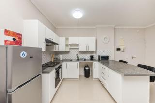 Modern Living in the Heart of Cape Town - 5