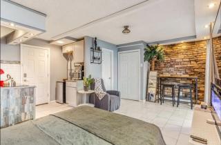 Brooklyn Spacious Space With Private Entrance, Bathroom, & Backyard - Full-kitchen - Brooklyn - 9