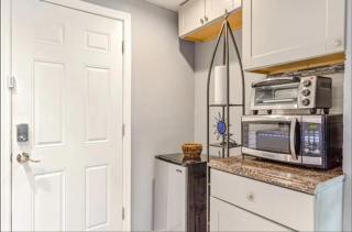 Brooklyn Spacious Space With Private Entrance, Bathroom, & Backyard - Full-kitchen - Brooklyn - 2
