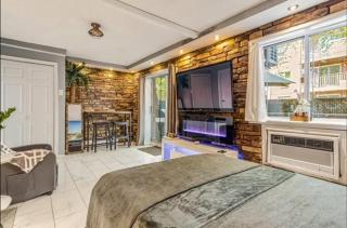 Brooklyn Spacious Space With Private Entrance, Bathroom, & Backyard - Full-kitchen - Brooklyn - 0
