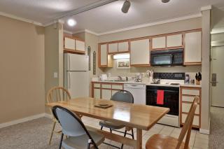 Whiffletree Cozy Condo - 2-Bedroom Condo in Vermont with Garden View and Lift Ticket Deals - Killington - 3